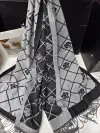 ويقوم بائعو الوشاح عبر الحدود ببث رسائل مباشرة من سلسلة الإمداد التي تزوِّد الشعيرات المصنوعة من الألماس details Picture